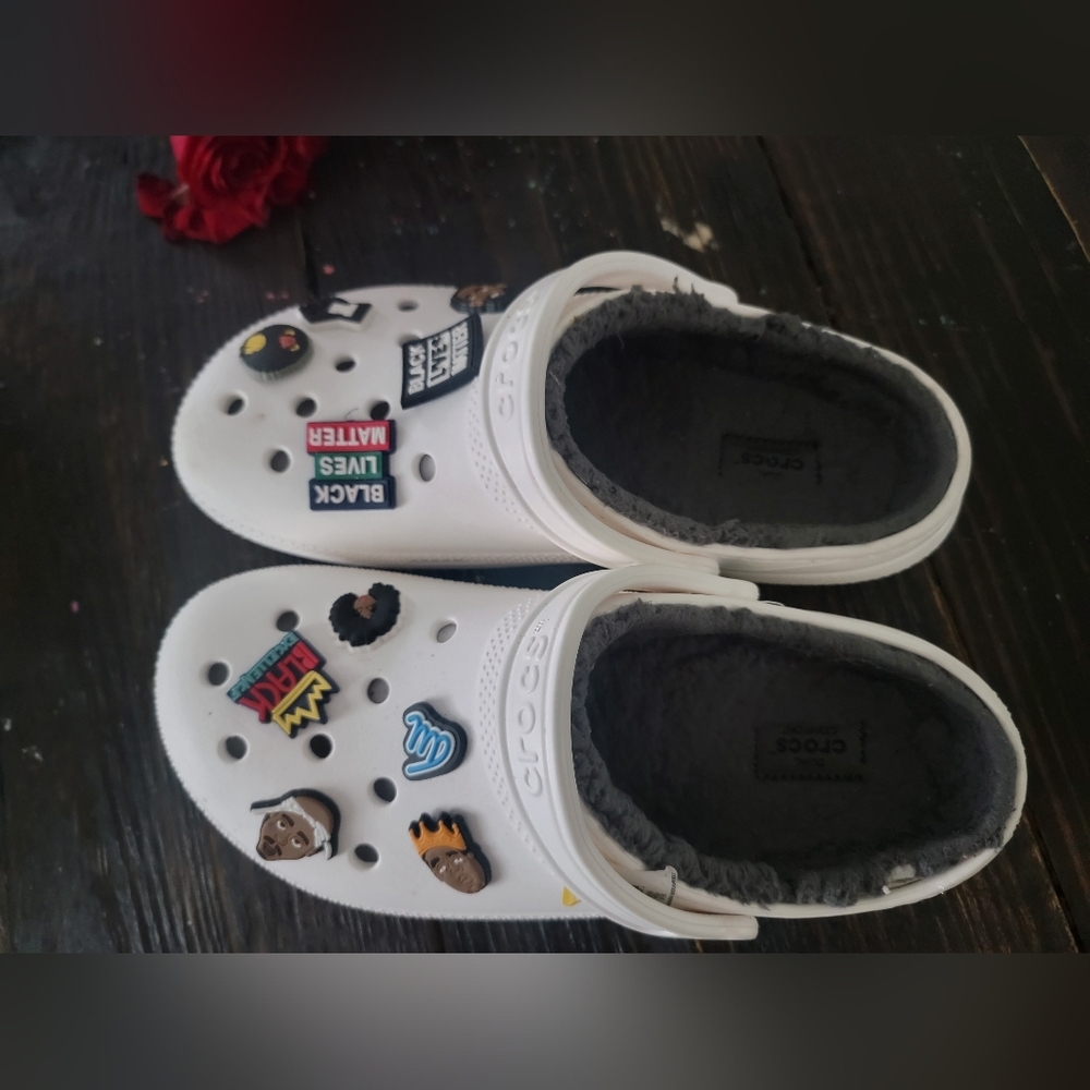 CROCS Men's White Slip-On Sandals with Charms - Picture 2 of 6